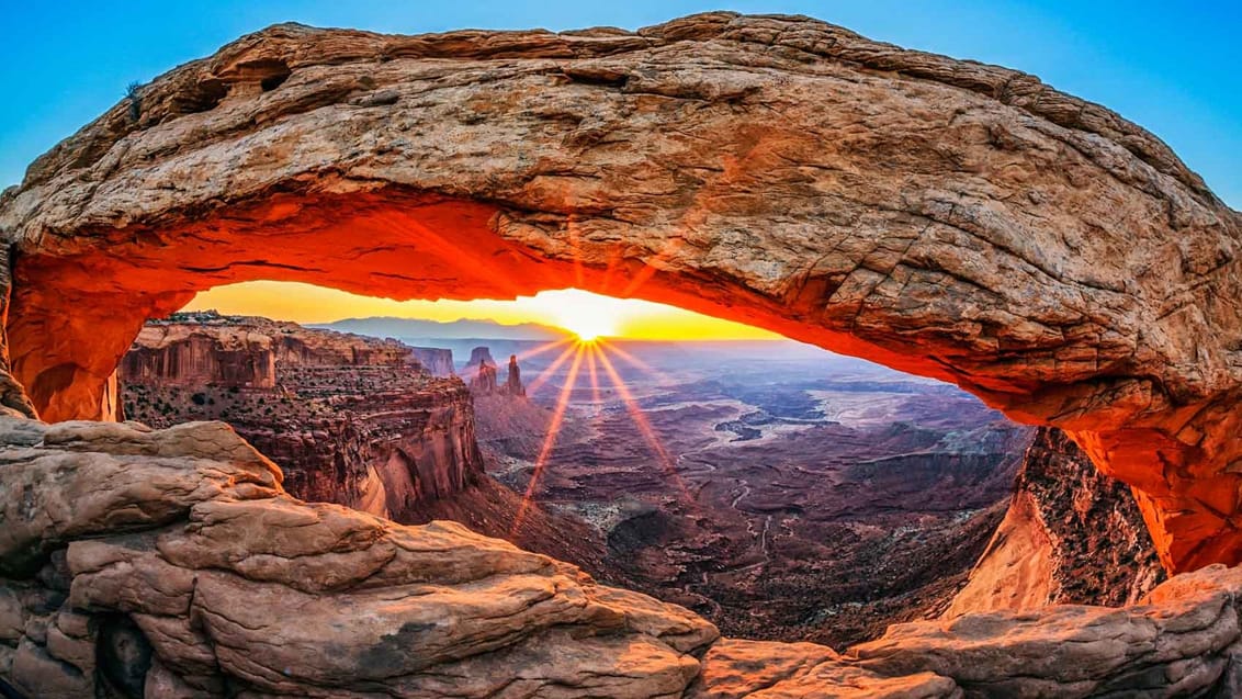 Solopgang ved Mesa Arch i Arches National Park