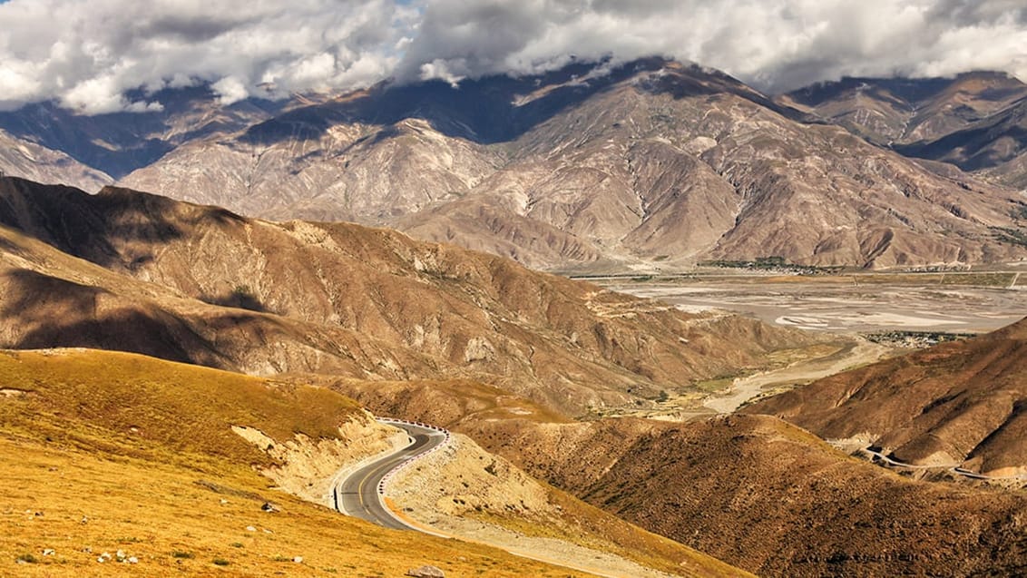 Den smukke natur ad friendship highway fra Lhasa til Kathmandu