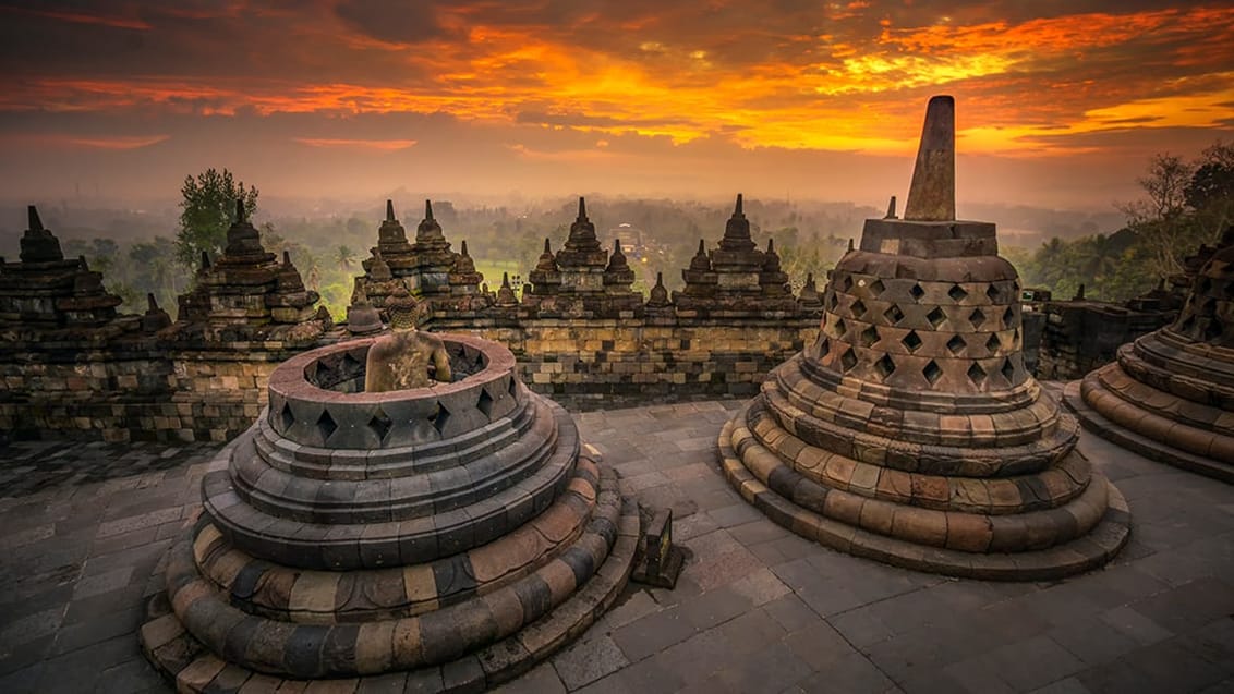 Borobudur templet ved solopgang på Java