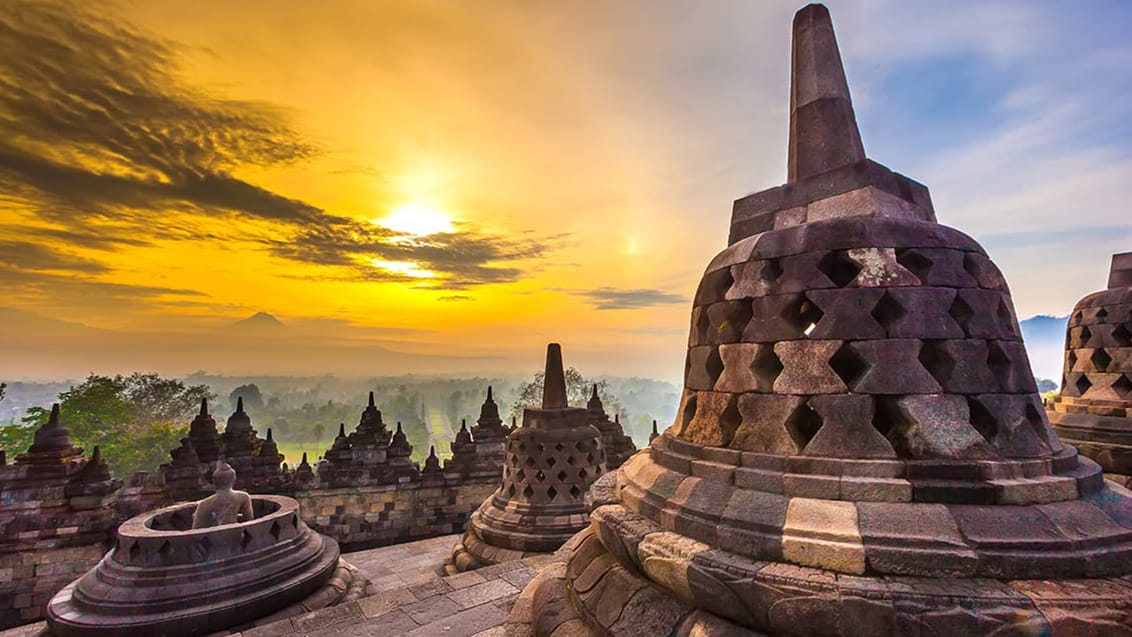 Borobudur templet ved solopgang