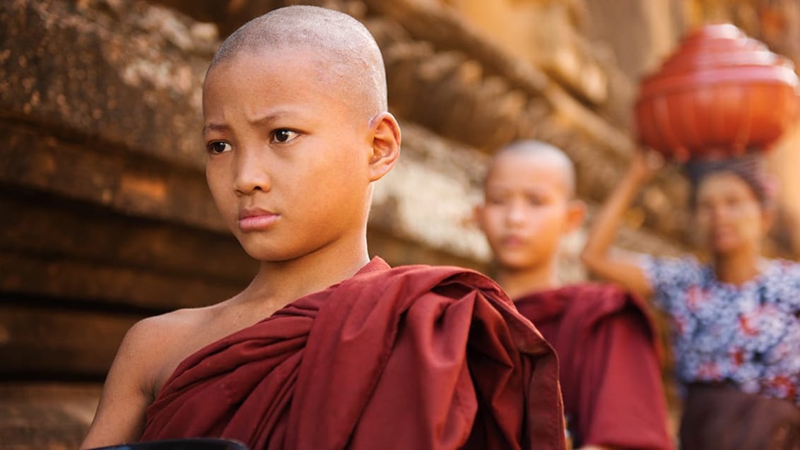 Burma, lunch, monk