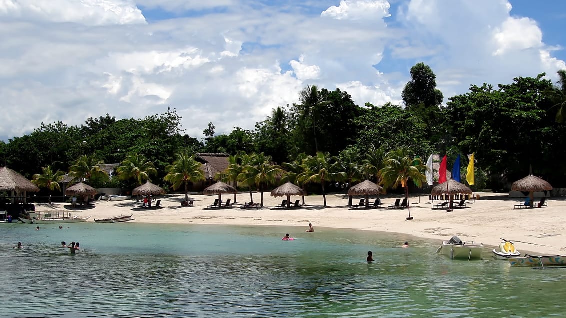Hotel-strand på Mactan Island ved Cebu