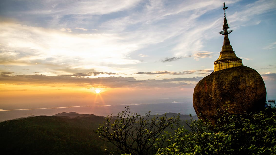 Kyaiktio, Golden Rock, Myanmar