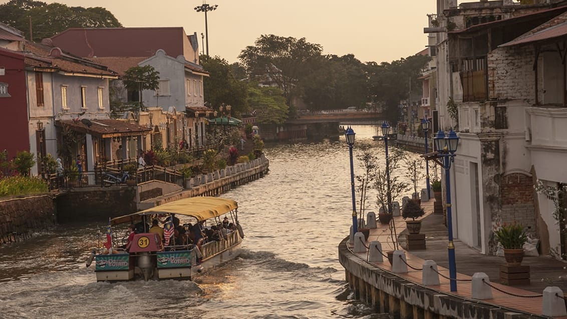 Melaka, Borneo