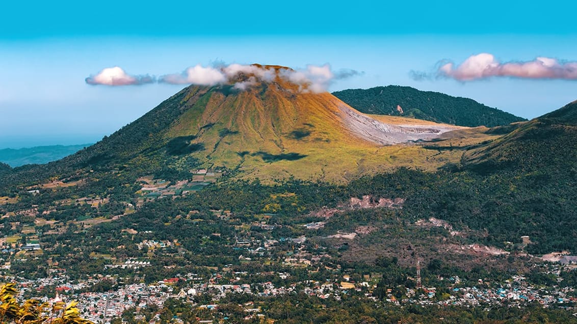 Oplev Mahawu vulkanen på Sulawesi