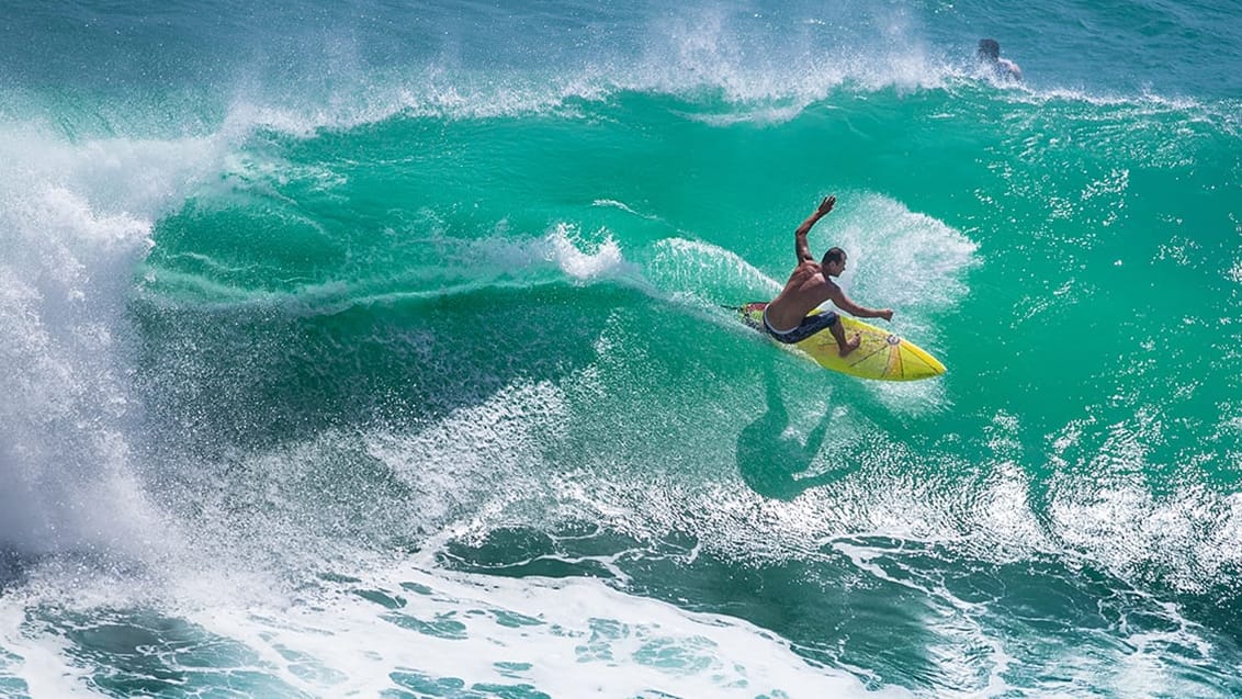 Surfing ved nusa lembongan, Indonesien