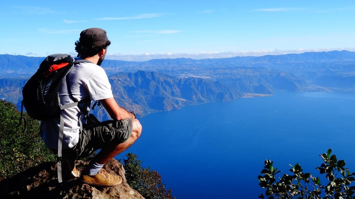 Udsigt over den smukke Atitlán sø, fra San Pedro