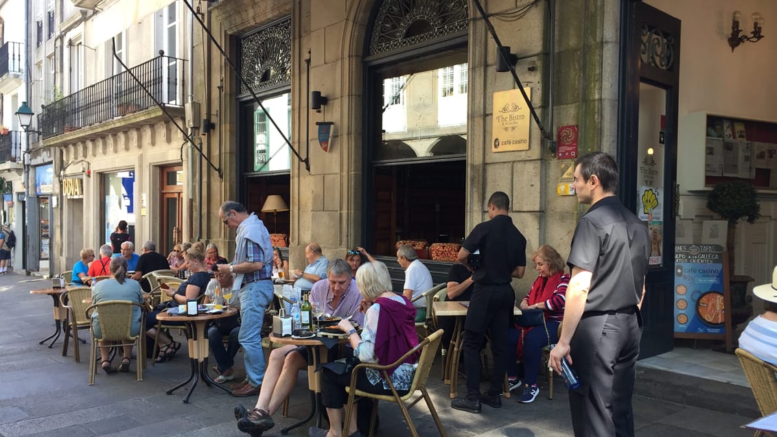 Vi finder utallige cafeer undervejs på Caminoen. Santiago de Compostela, Spanien