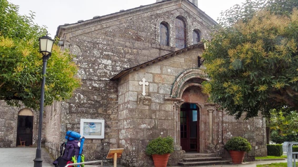 San Tirso kirke romersk facade. Palas de Rei, Galicien, Spanien