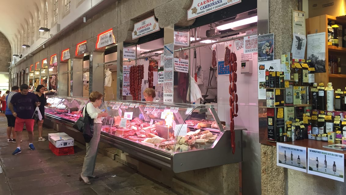 Den lokale købmandshandel Mercado de Abastos i Santiago de Compostela. Galicien, Spanien