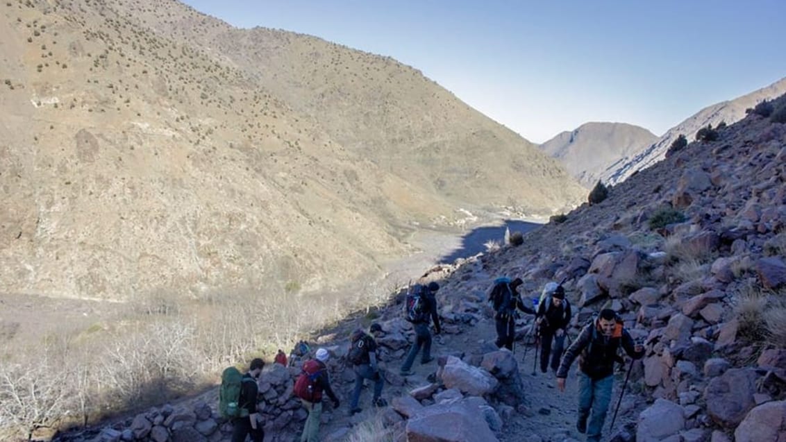 Gruppe vandre i bjergene, Mt. Toubkal, Marokko