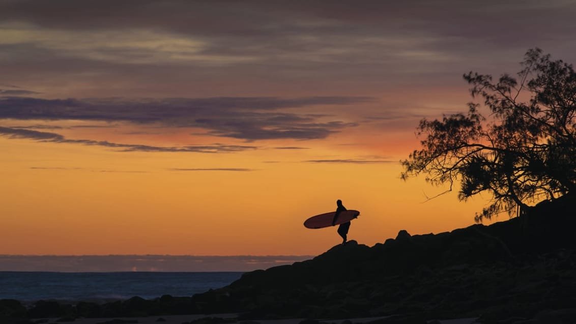 Nyd den afslappede stemning på Sunshine Coast, hvor der også er mulighed for at surfe eller bare slappe af ved stranden