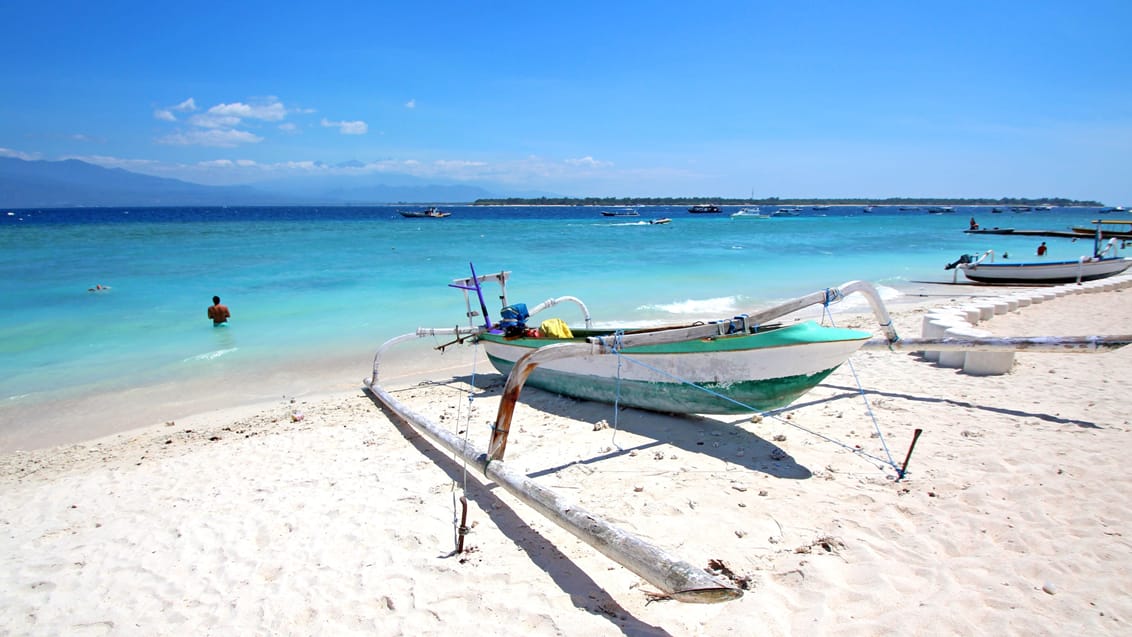 Azurblåt hav og kridhvide strand findes overalt på Gili-øerne