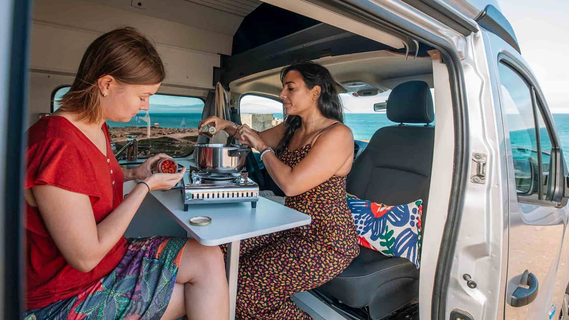 Madlavning undervejs på camper roadtrip