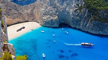 Ø-hop med færgepas i Grækenland