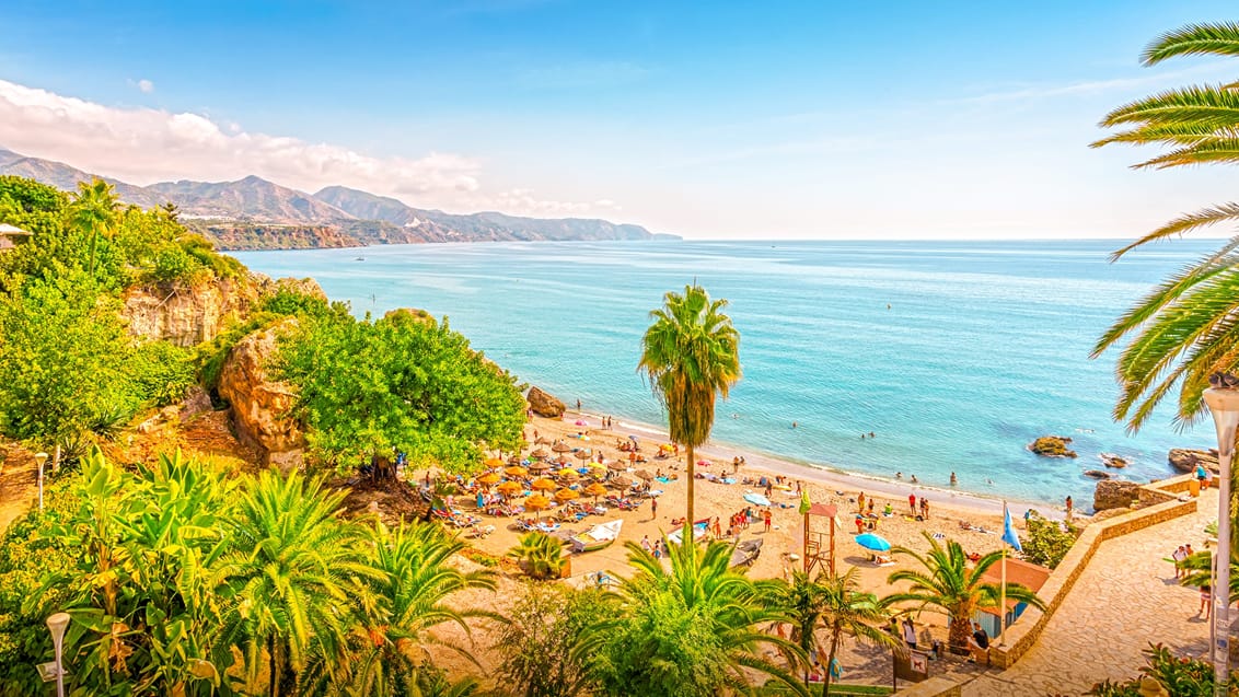 Stranden ved Nerja bugten, Spanien