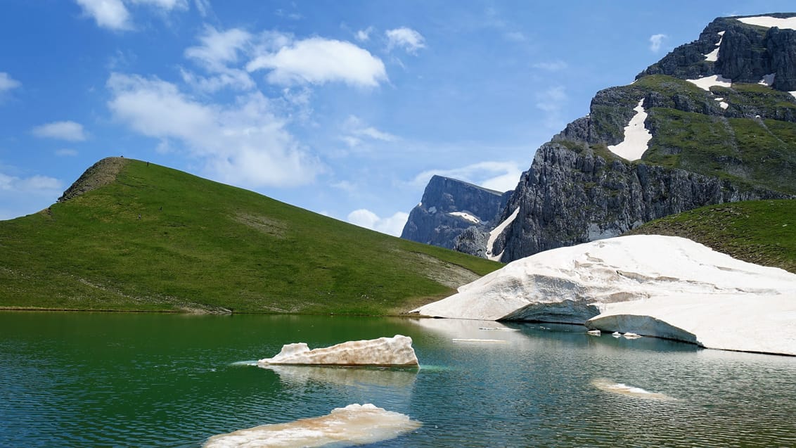 Udsigt til Gkamila fra Dragon Lake, Vikos-Aoos Nationalpark, Grækenland