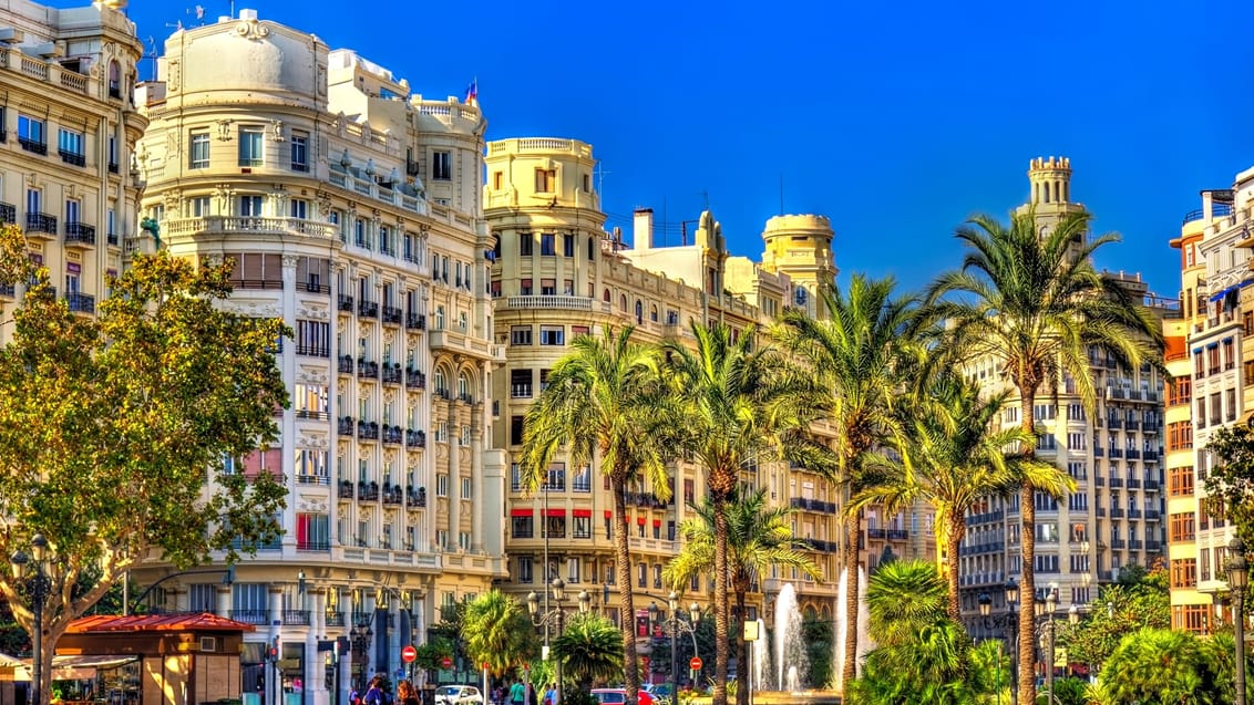 Gå rundt på Valencias plazaer undervejs på din rejse