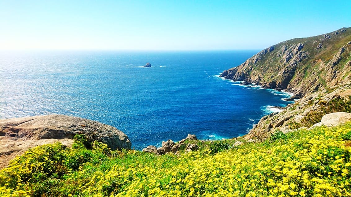 Vandring langs kysten på caminoen, Spanien