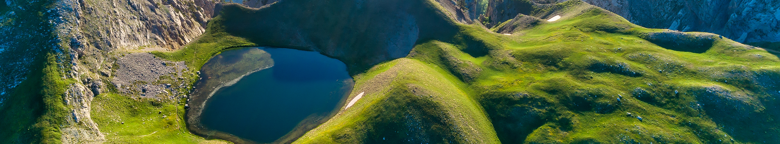 Vandring ned fra Dragon Lake, Vikos-Aoos Nationalpark, Grækenland