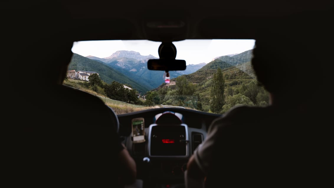 Nyd friheden med egen lejebil på rejsen i Pyrenæerne, Spanien
