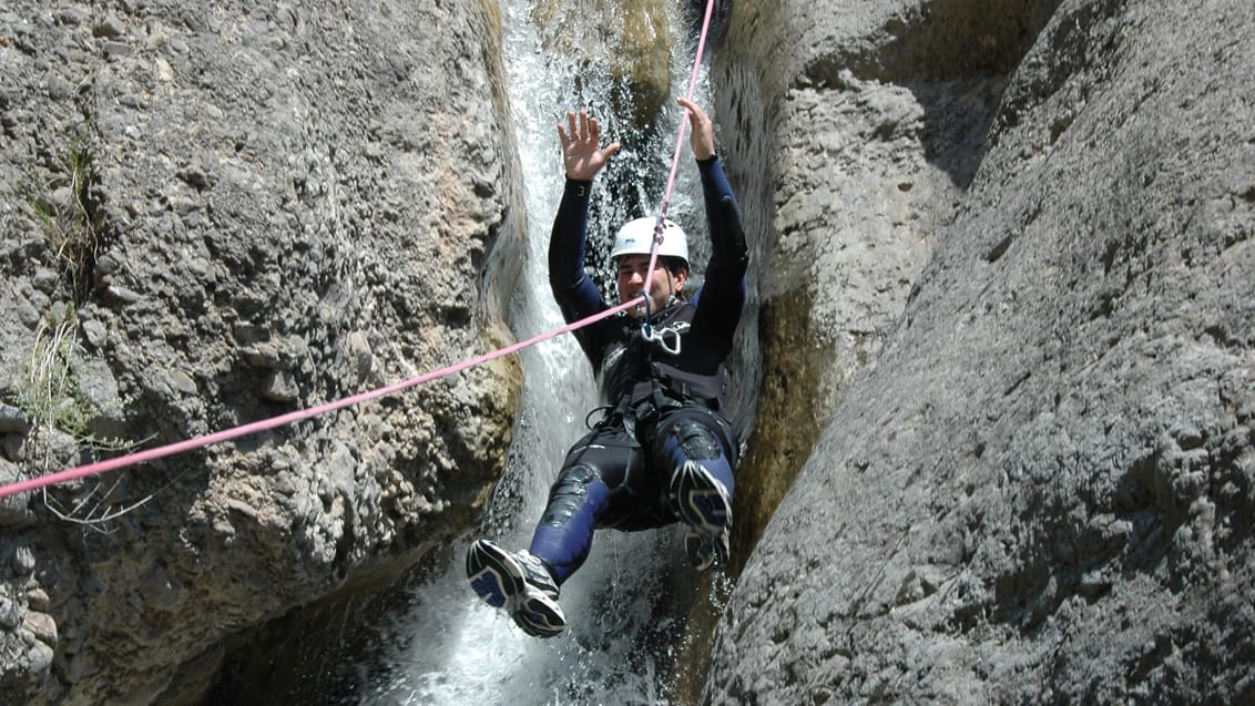 Få adrenalinsus i Espot med canyoning
