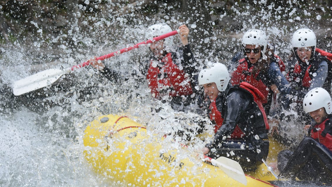 Se den flotte natur ved Espot på en anderledes måde med en riverrafting-tur