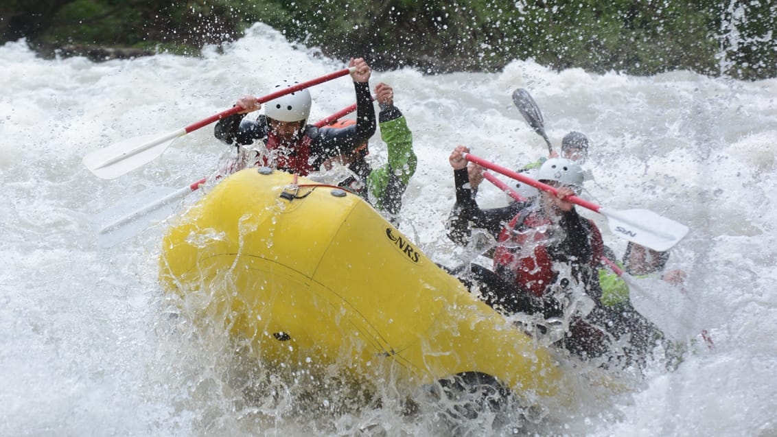 Se den flotte natur ved Espot på en anderledes måde med en riverrafting-tur