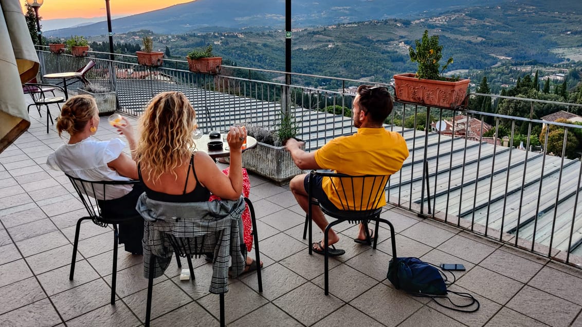 Nyd en drink på en terasse i Firenze i Toscana