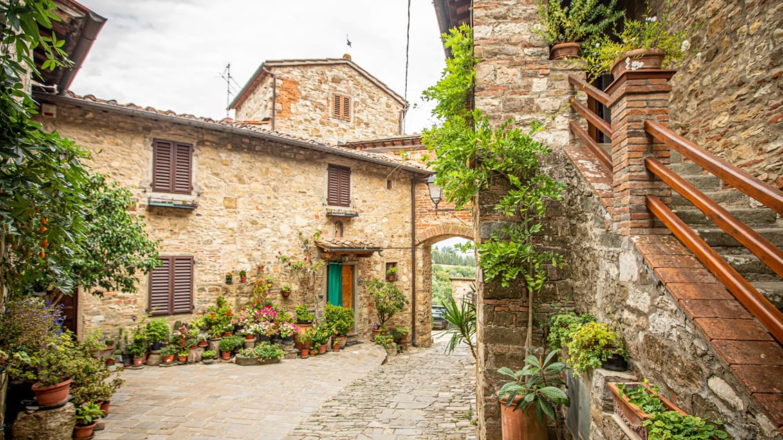 Gå på opdagelse imellem husene i Montefioralle, Toscana