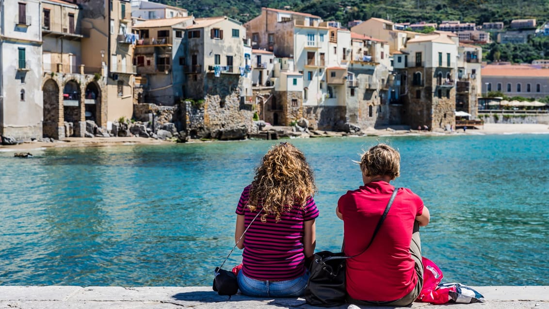 Kystbyen Cefalú på Sicilien.