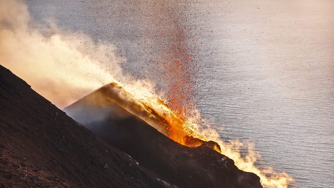 Tag eventuelt ud på en tur til vulkanøen Stromboli