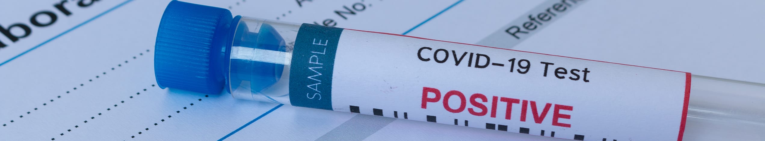 Jeg skal rejse og er testet positiv med Covid-19