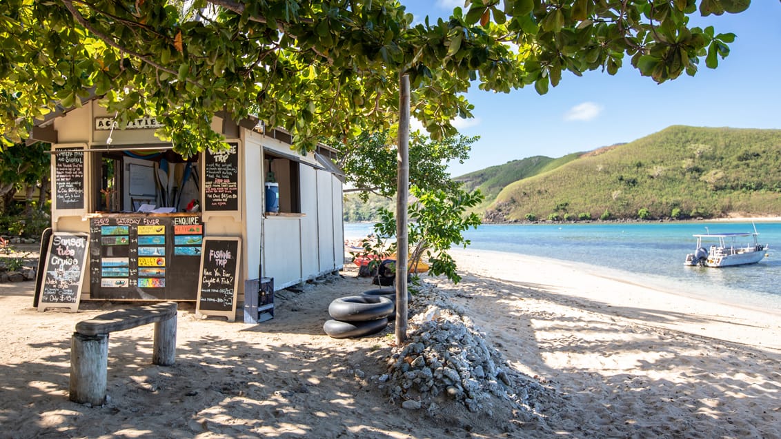 Aktivitetscentret og stranden på Mantaray Island Resort