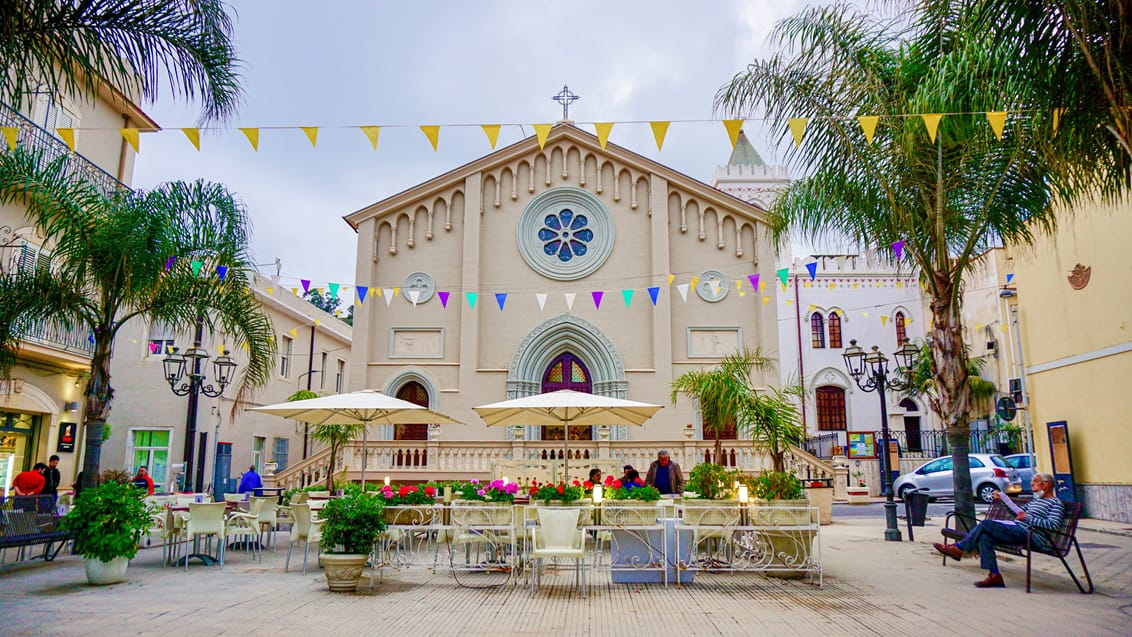 Lokalliv i Letojanni ved Taormina