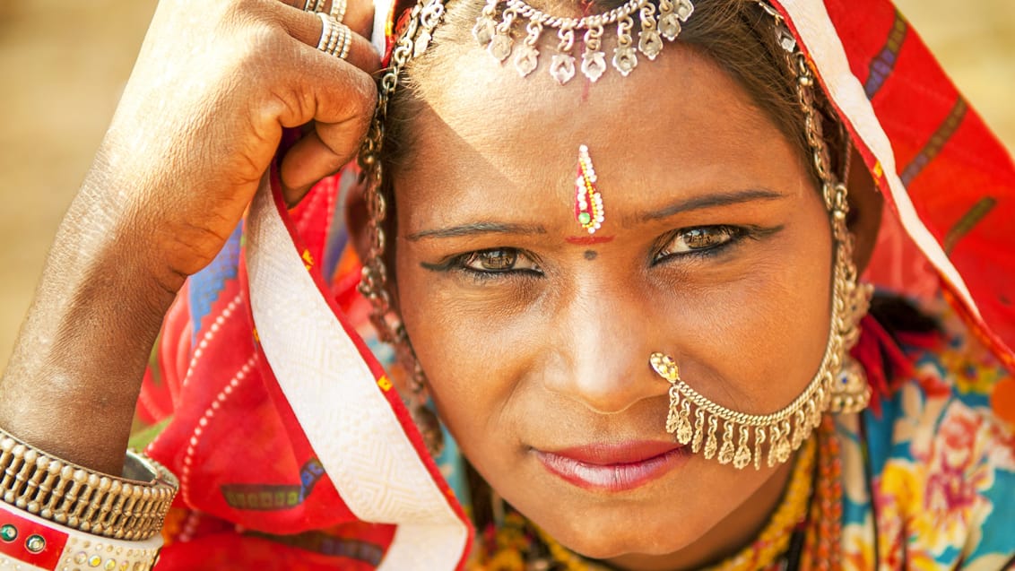 Kvinde klædt traditionelt i Jaisalmar