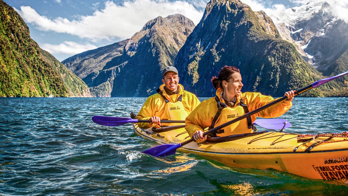 Nyd roen og den imponerende natur mens du udforske Doubtful Sound i kajak