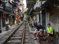Oplev Train Street i Hanoi