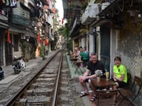 Oplev Train Street i Hanoi Oplev Train Street i Hanoi