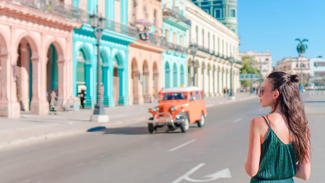 Ung i Cienfuegos i Cuba