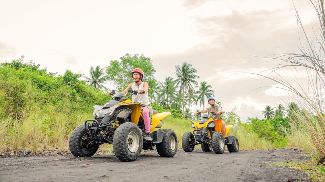 Kør på ATV i det vulkanske landskab ved Mayon-vulkanen