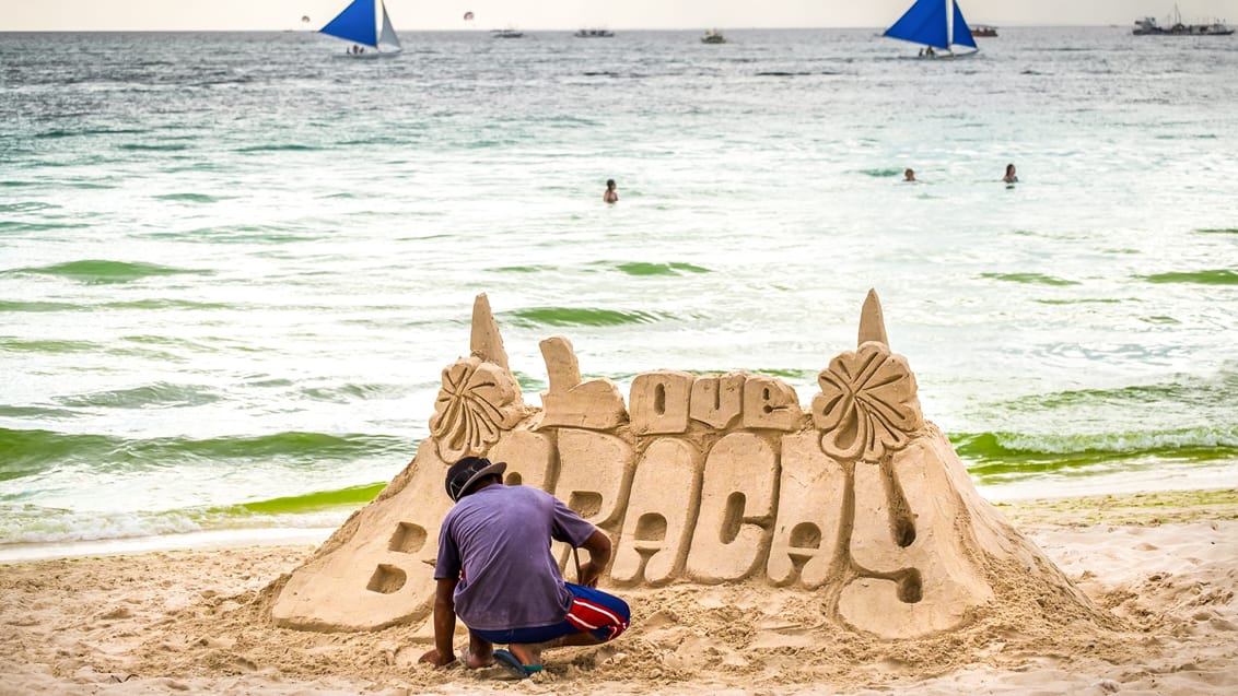 Sandslot ved stranden på Boracay