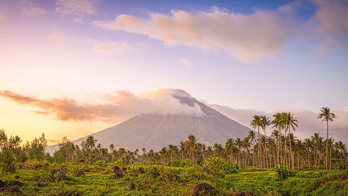 Mount Mayon ved solopgang