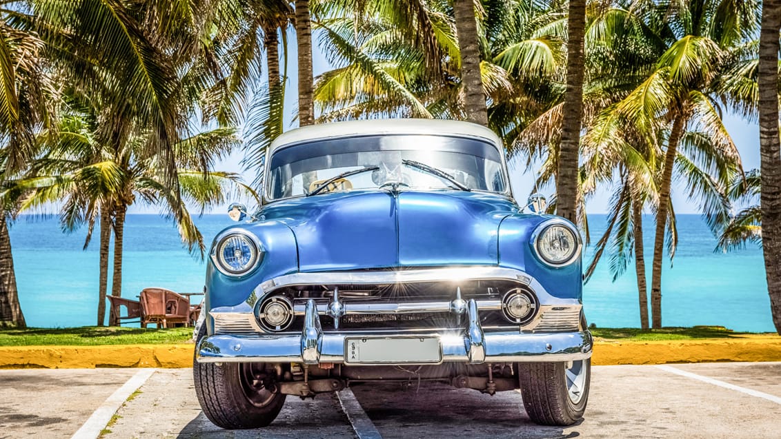 Vintage bil ved stranden Cuba