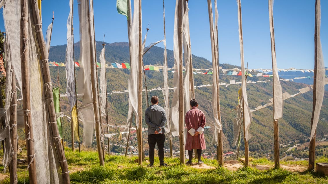 Bedeflag og udsigt over Thimphu
