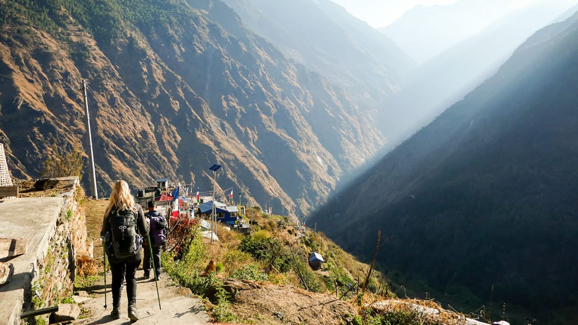 Du trekker fra landsby til landsby på Langtang-trekket