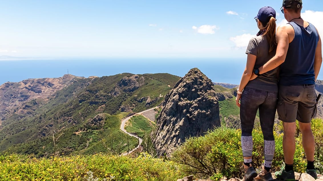 Par hiker på La Gomera i Spanien