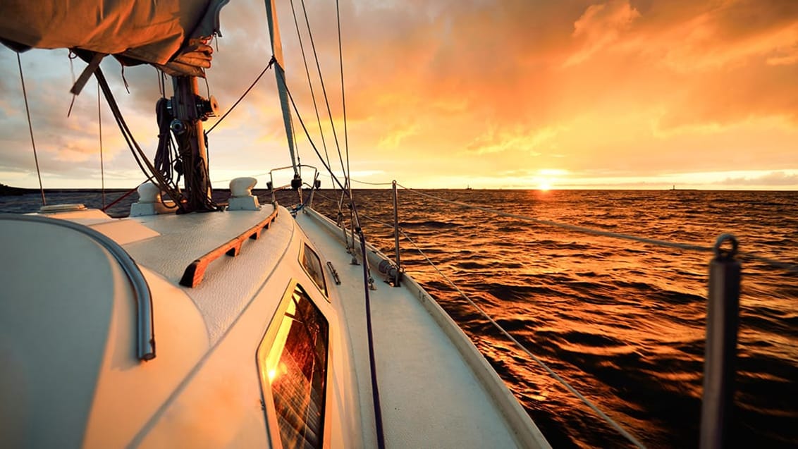 Solnedgang fra sejlbåden