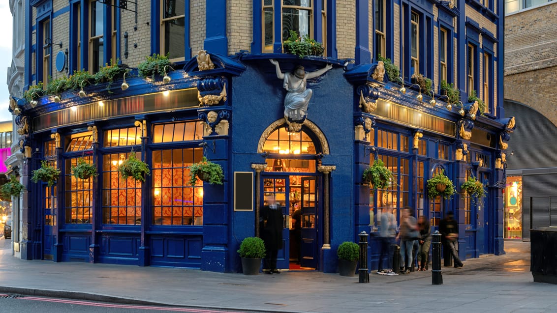 Besøg de tradtionelle engelske pubs på din rejse til London