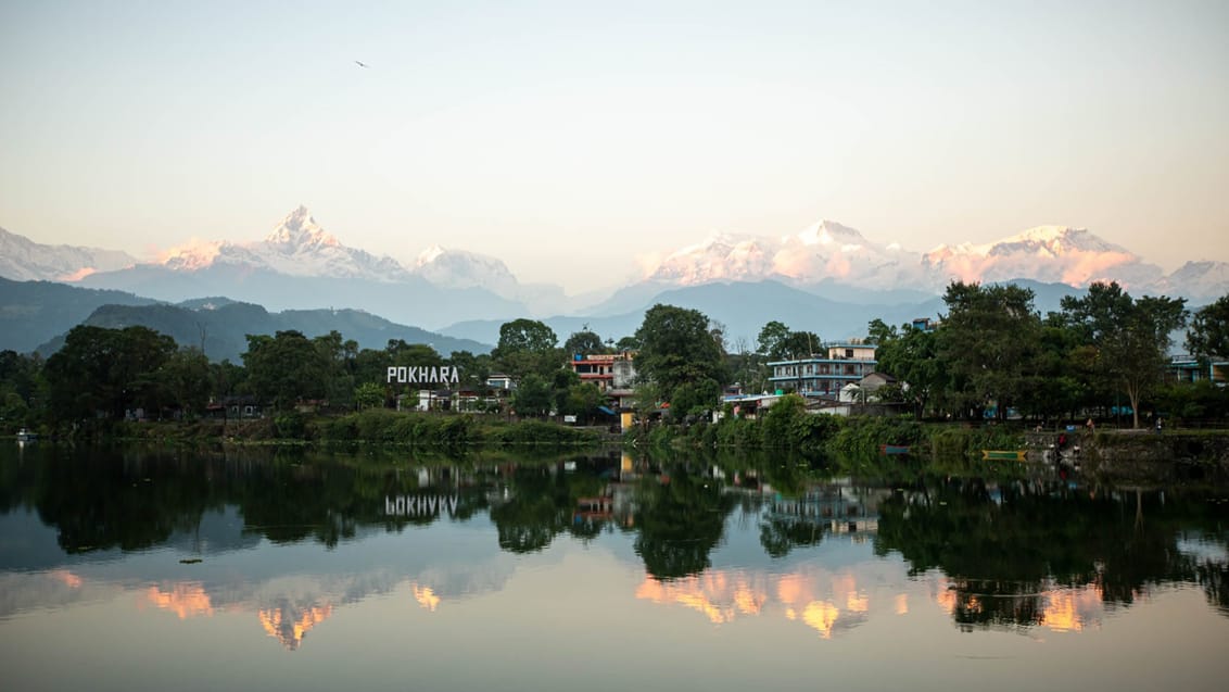 Pokhara og Annapurna fra Fewa Lake